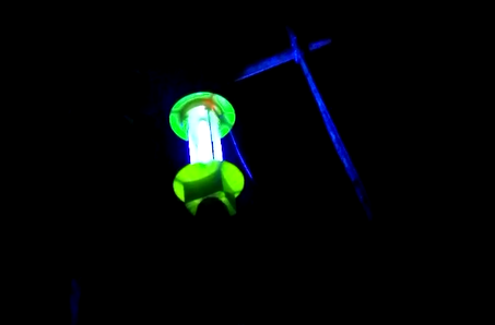 黑夜中正在工作的殺蟲燈，用戶點贊不斷！